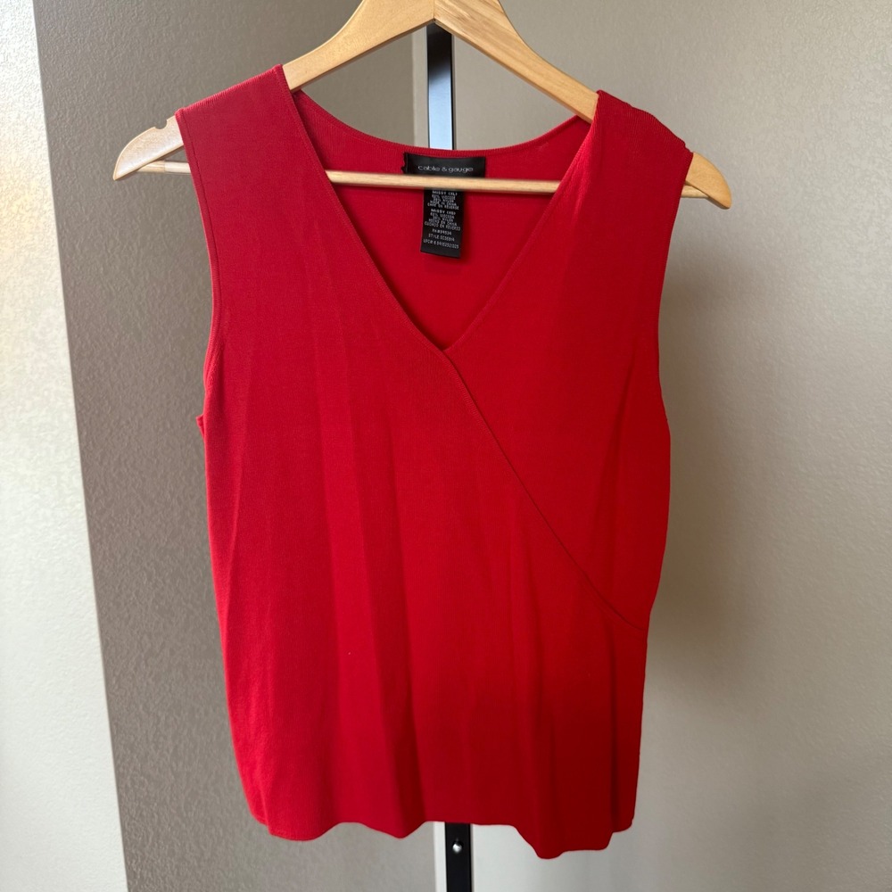 Cable & Gauge Sleeveless Knit Top‎ Surplice V-Neck Red Blouse XL